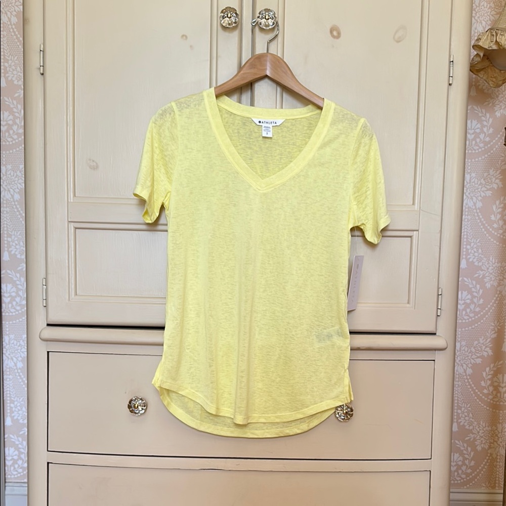 Athleta Breezy Scoop V-Neck Tee Shirt Yellow Size Small NWT
